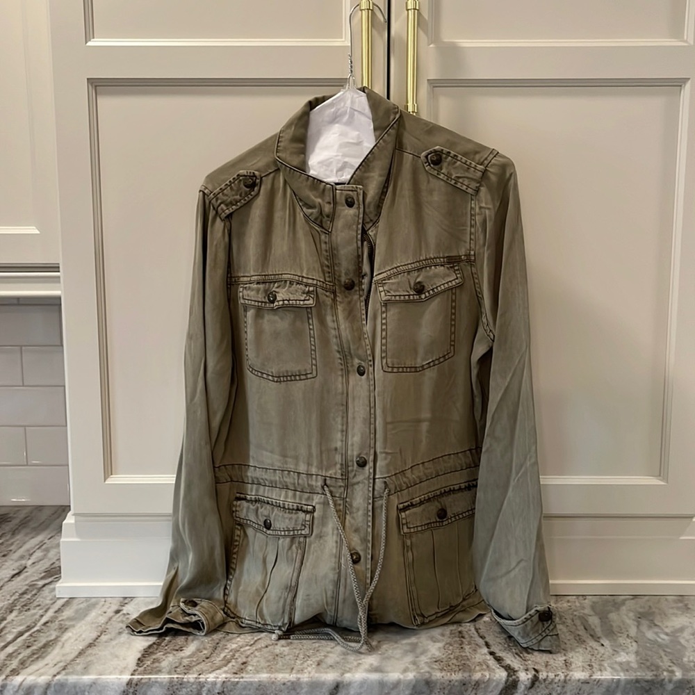 Light weight drawstring waist jacket